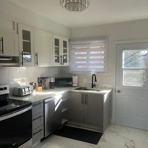 Fully Renovated With Free Parking Canada